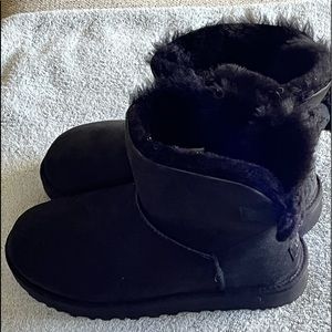 Black Uggs with bow on back. Brand new. Size 9